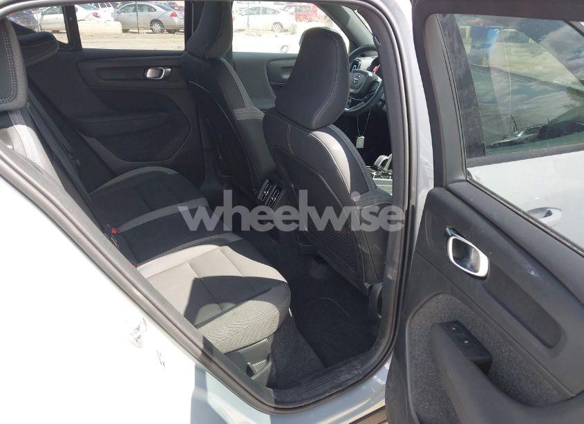 Photo 8 of 2025 Volvo Ex40 TWIN MOTOR CORE (VIN YV4ER3HJ8S2503399)