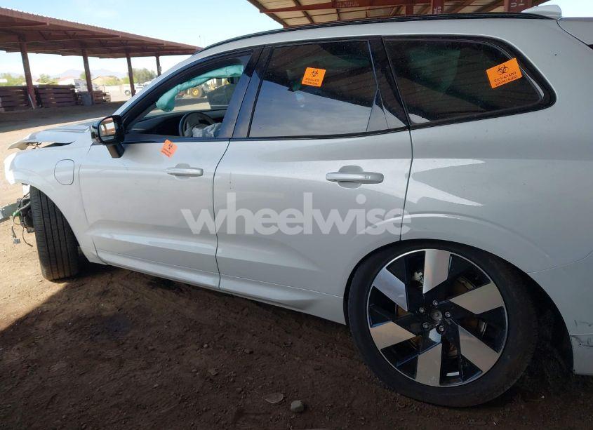 Photo 13 of 2024 Volvo Xc60 RECHARGE PLUG-IN HYBRID T8 PLUS DARK THEME (VIN YV4H60DL9R1915780)