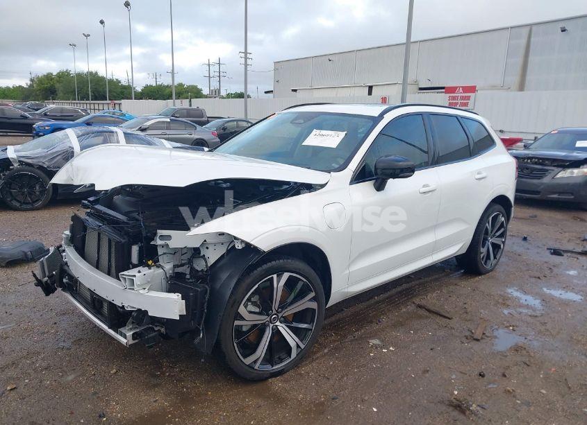 Photo 2 of 2024 Volvo Xc60 RECHARGE PLUG-IN HYBRID T8 ULTIMATE DARK THEME (VIN YV4H60DM2R1877155)