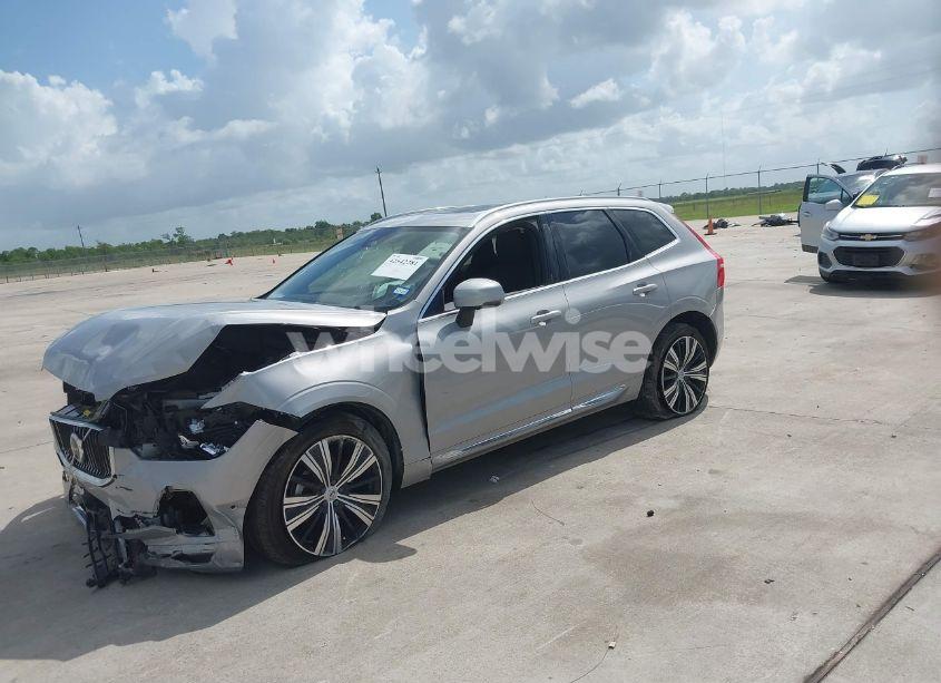 Photo 2 of 2023 Volvo Xc60 B5 PLUS BRIGHT THEME (VIN YV4L12DE2P1302404)