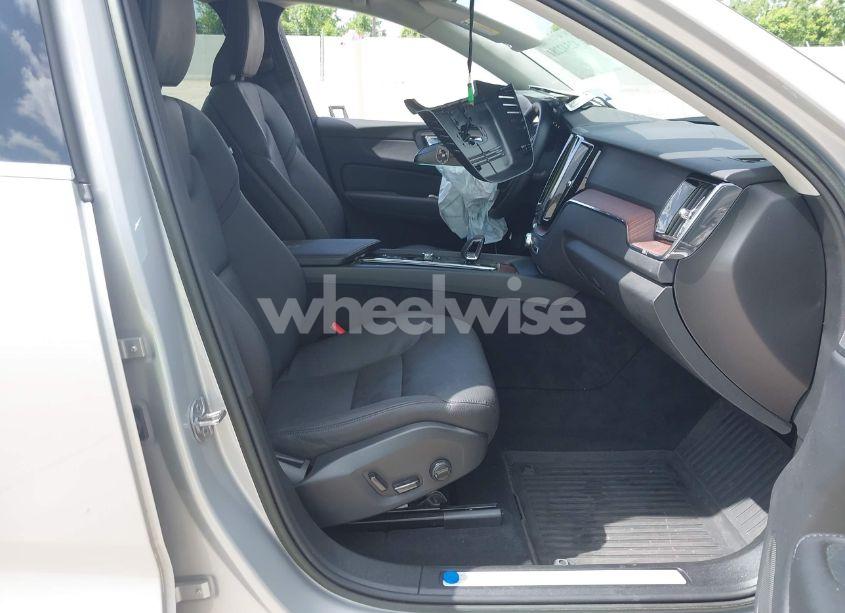 Photo 5 of 2023 Volvo Xc60 B5 PLUS BRIGHT THEME (VIN YV4L12DE2P1302404)