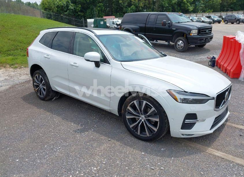2022 Volvo Xc60 B5 MOMENTUM (VIN YV4L12DKXN1024421) main photo