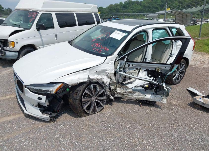Photo 6 of 2022 Volvo Xc60 B5 MOMENTUM (VIN YV4L12DKXN1024421)