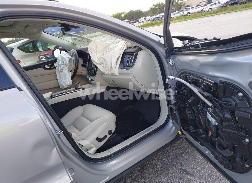 Photo 5 of 2024 Volvo Xc60 B5 CORE DARK THEME (VIN YV4L12RK1R1908391)