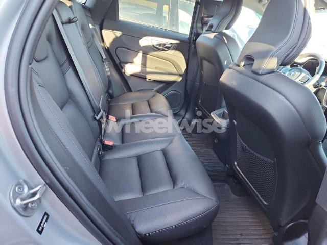 Photo 10 of 2022 VOLVO XC60 B5 MOMENTUM (VIN YV4L12RK7N1088540)