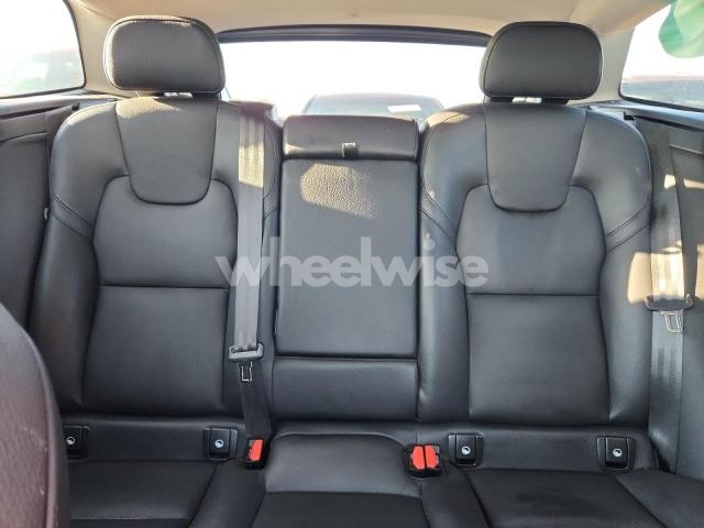 Photo 11 of 2022 VOLVO XC60 B5 MOMENTUM (VIN YV4L12RK7N1088540)