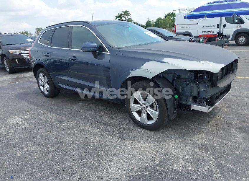 2022 Volvo Xc60 B5 MOMENTUM (VIN YV4L12RKXN1052826) main photo