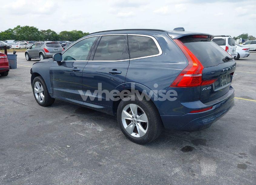Photo 3 of 2022 Volvo Xc60 B5 MOMENTUM (VIN YV4L12RKXN1052826)