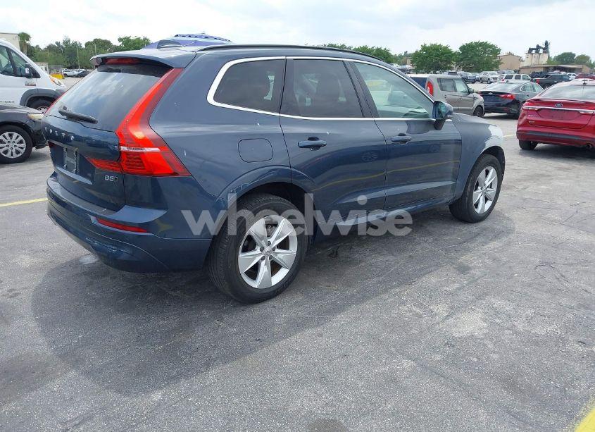 Photo 4 of 2022 Volvo Xc60 B5 MOMENTUM (VIN YV4L12RKXN1052826)