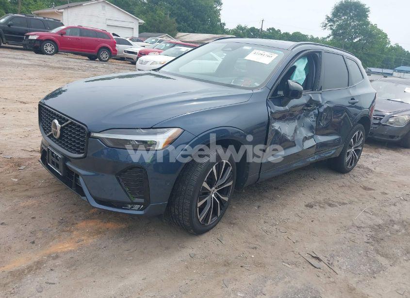 Photo 2 of 2024 Volvo Xc60 B5 PLUS DARK THEME (VIN YV4L12RL2R1777819)