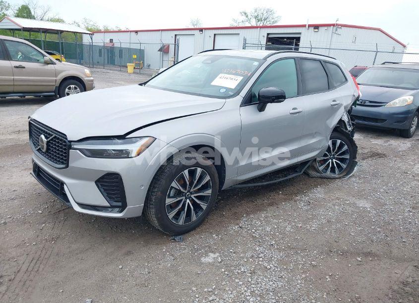 Photo 2 of 2024 Volvo Xc60 B5 PLUS DARK THEME (VIN YV4L12RL5R1885058)