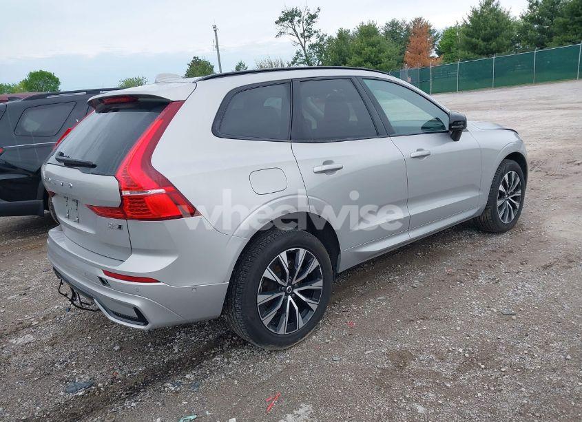 Photo 4 of 2024 Volvo Xc60 B5 PLUS DARK THEME (VIN YV4L12RL5R1885058)