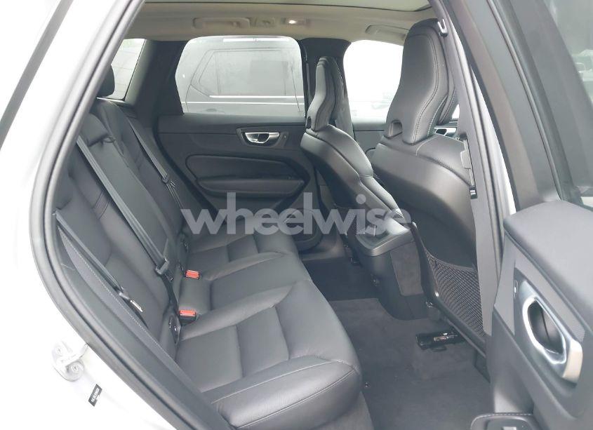 Photo 8 of 2024 Volvo Xc60 B5 PLUS DARK THEME (VIN YV4L12RL5R1885058)