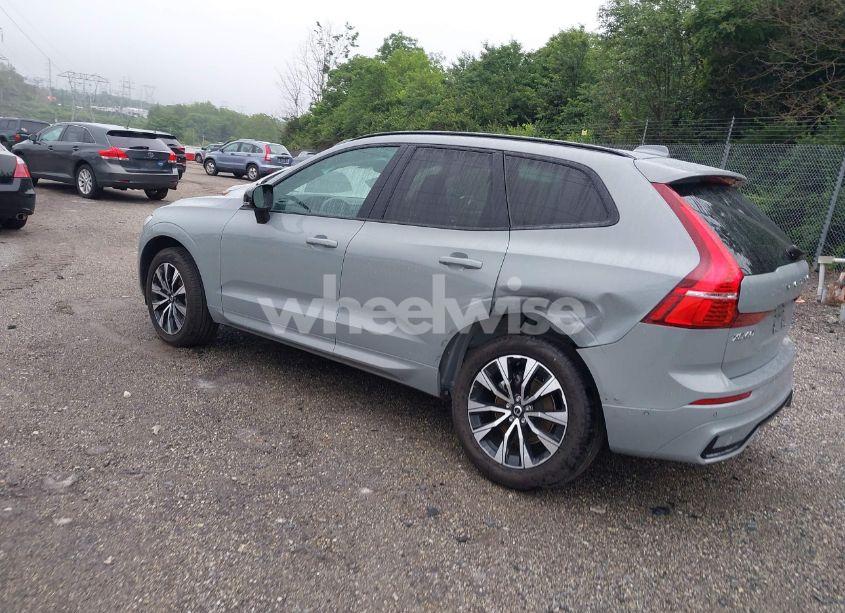 Photo 3 of 2024 Volvo Xc60 B5 PLUS DARK THEME (VIN YV4L12RL9R1724910)