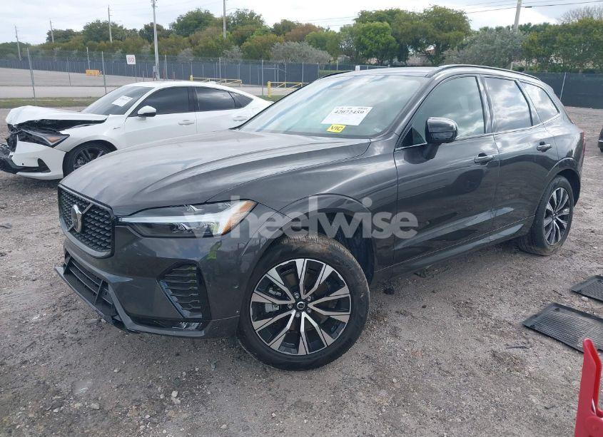 Photo 2 of 2024 Volvo Xc60 B5 PLUS DARK THEME (VIN YV4L12RL9R1791846)