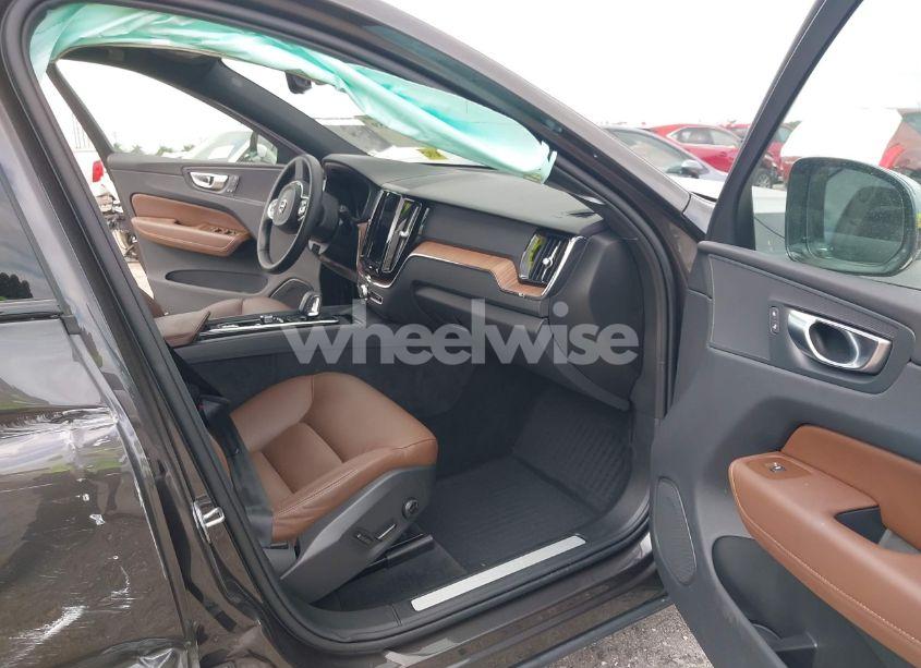 Photo 5 of 2024 Volvo Xc60 B5 PLUS DARK THEME (VIN YV4L12RL9R1791846)