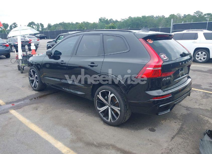 Photo 3 of 2024 Volvo Xc60 B5 ULTIMATE DARK THEME (VIN YV4L12RM0R1715246)