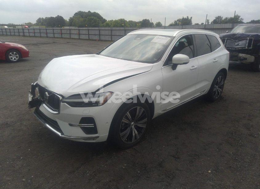 Photo 2 of 2023 Volvo Xc60 B5 PLUS BRIGHT THEME (VIN YV4L12RN1P1205347)