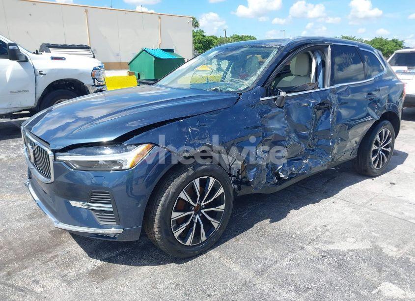 Photo 2 of 2023 Volvo Xc60 B5 PLUS BRIGHT THEME (VIN YV4L12RN1P1384974)