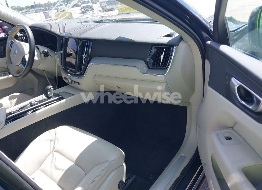 Photo 5 of 2023 Volvo Xc60 B5 PLUS BRIGHT THEME (VIN YV4L12RN1P1384974)