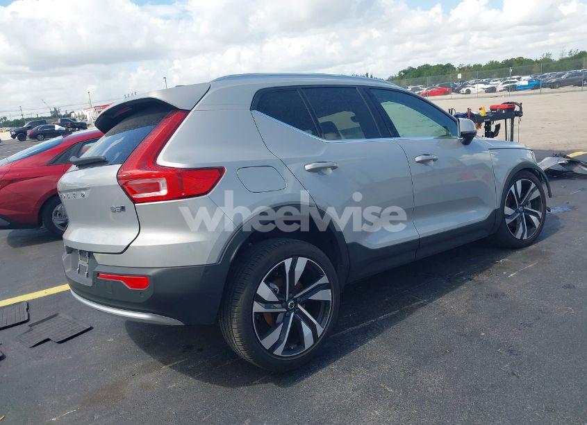 Photo 4 of 2024 Volvo Xc40 B5 PLUS BRIGHT THEME (VIN YV4L12UE0R2249649)