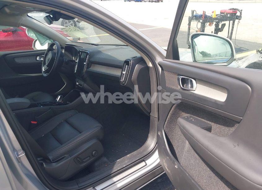 Photo 5 of 2024 Volvo Xc40 B5 PLUS BRIGHT THEME (VIN YV4L12UE0R2249649)