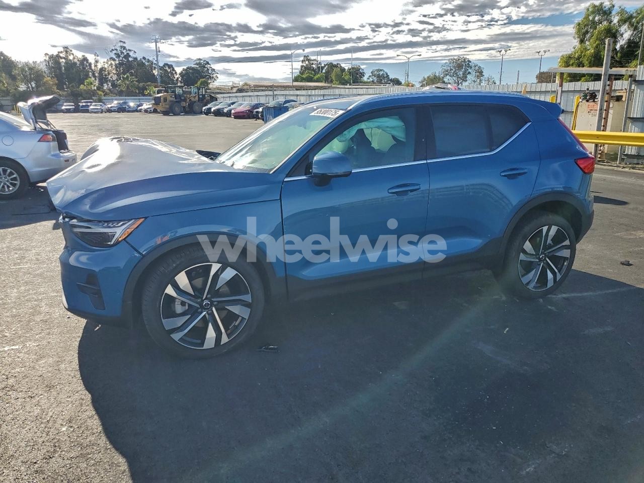 2025 VOLVO XC40 PLUS (VIN YV4L12UE0S2456595) main photo