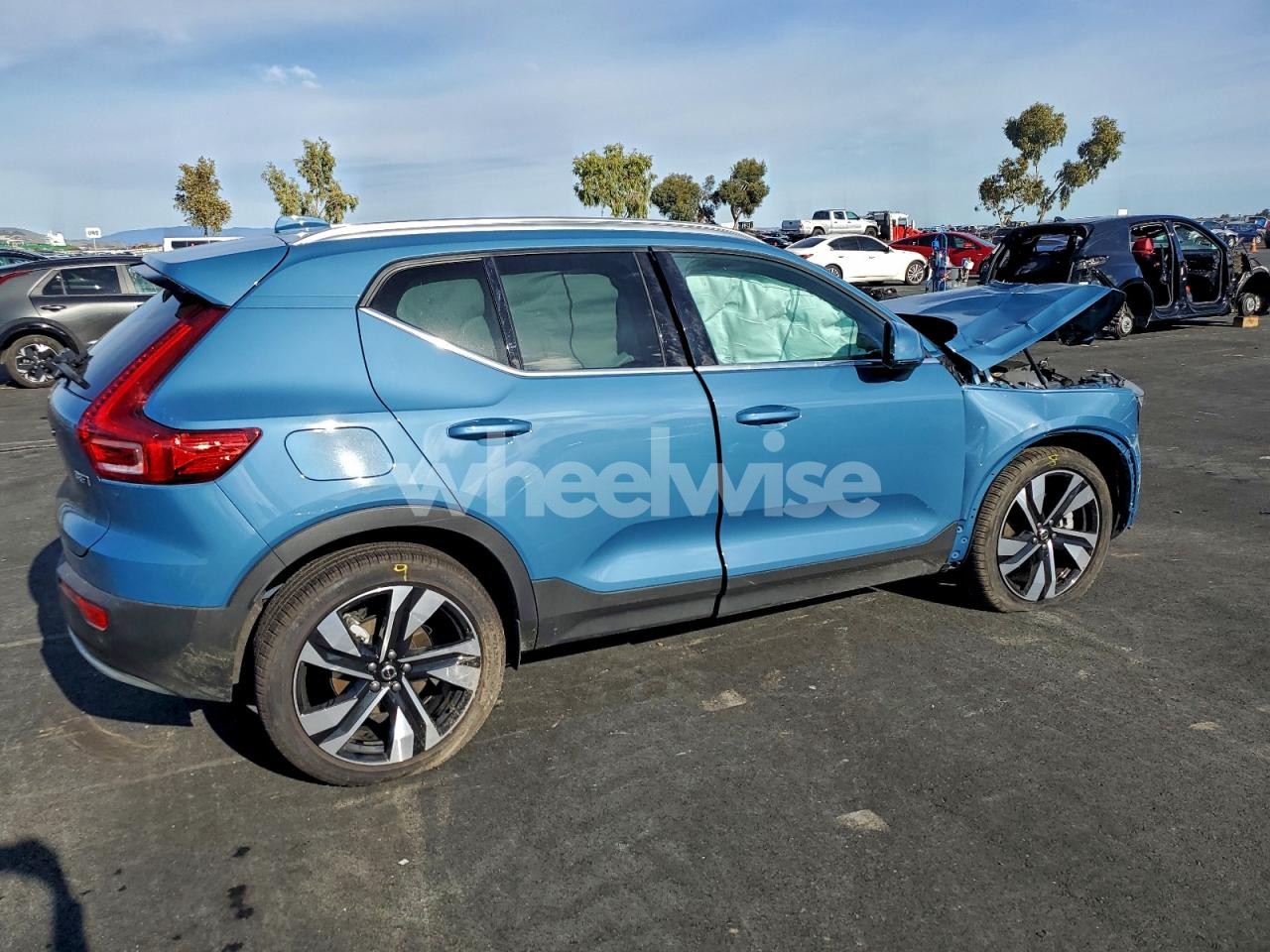Photo 3 of 2025 VOLVO XC40 PLUS (VIN YV4L12UE0S2456595)