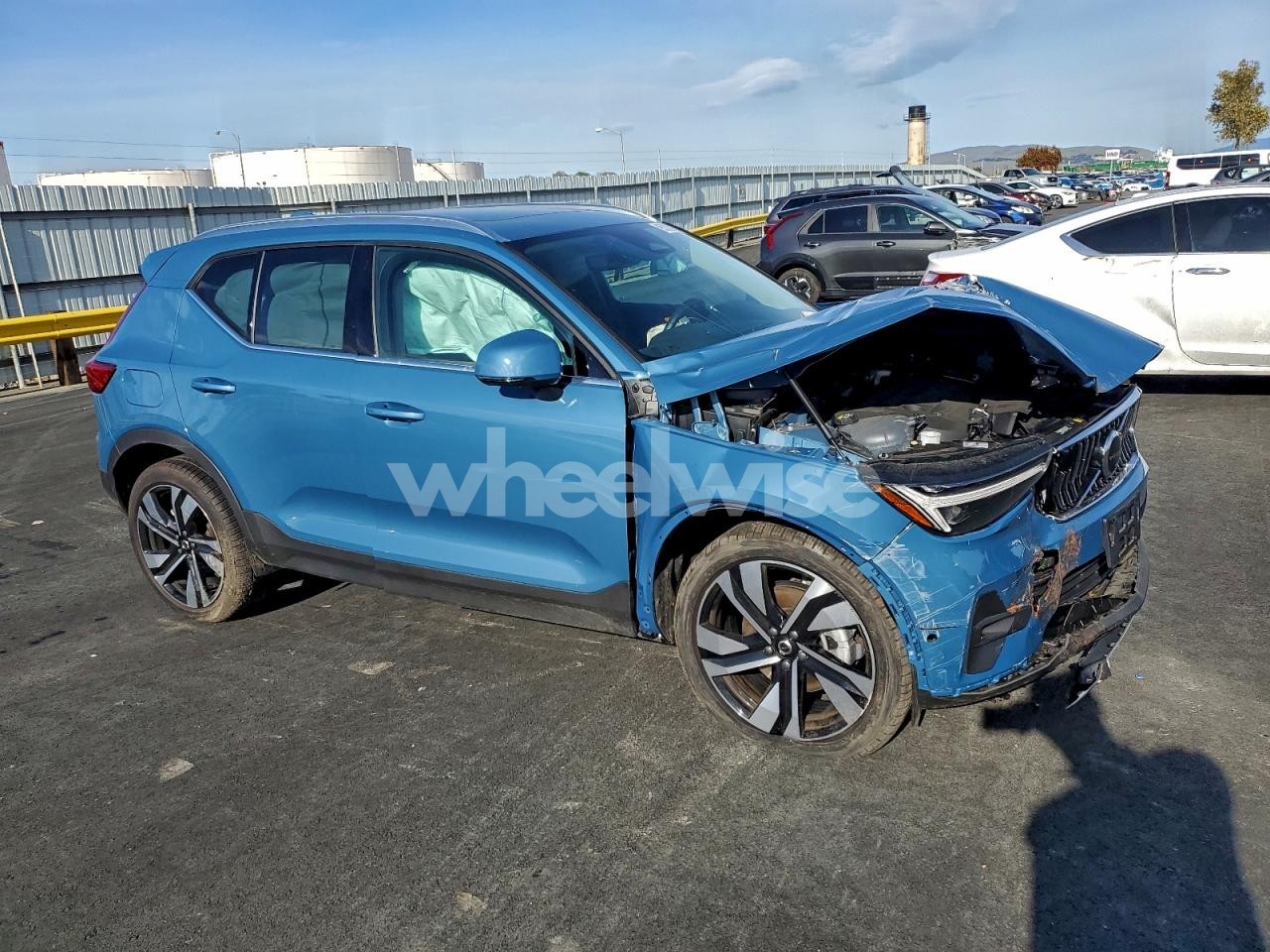 Photo 4 of 2025 VOLVO XC40 PLUS (VIN YV4L12UE0S2456595)