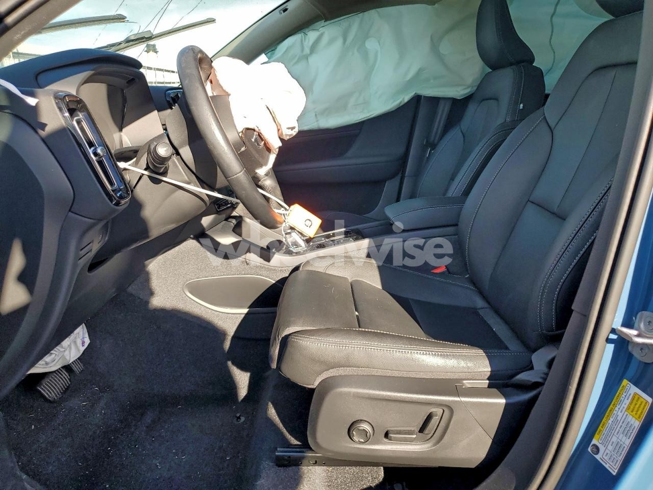 Photo 7 of 2025 VOLVO XC40 PLUS (VIN YV4L12UE0S2456595)