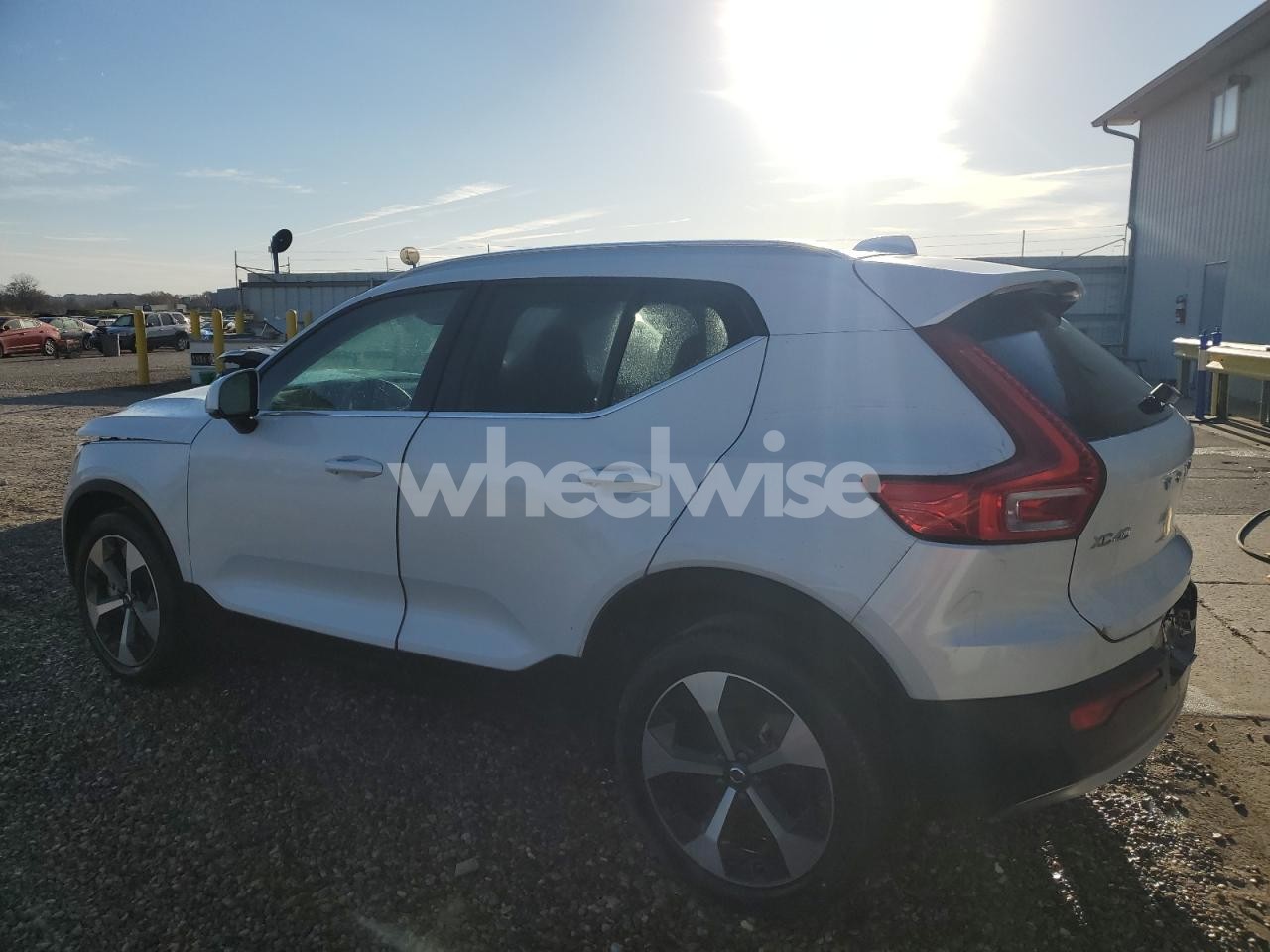 Photo 2 of 2025 VOLVO XC40 PLUS (VIN YV4L12UE5S2481380)