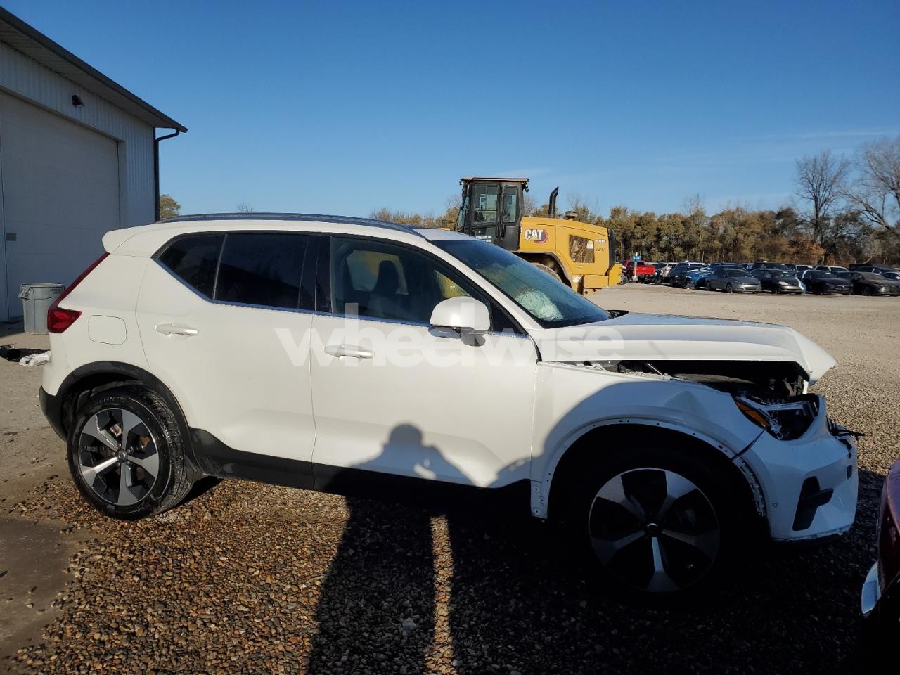 Photo 4 of 2025 VOLVO XC40 PLUS (VIN YV4L12UE5S2481380)