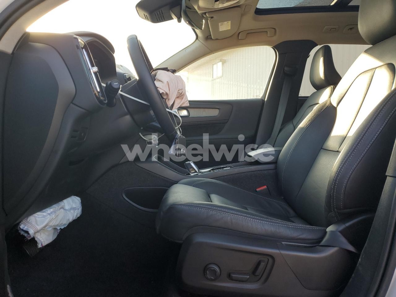 Photo 7 of 2025 VOLVO XC40 PLUS (VIN YV4L12UE5S2481380)