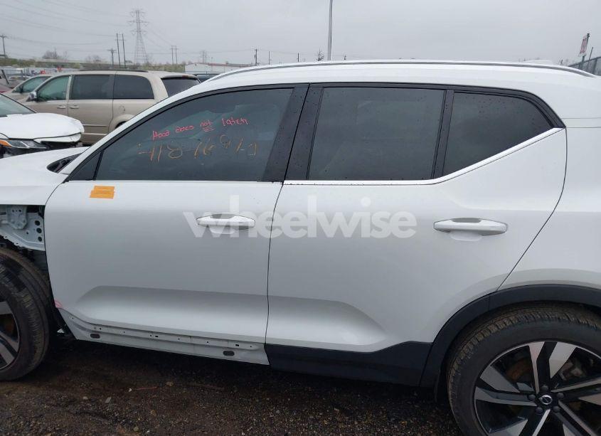 Photo 15 of 2024 Volvo Xc40 B5 PLUS BRIGHT THEME (VIN YV4L12UEXR2202130)