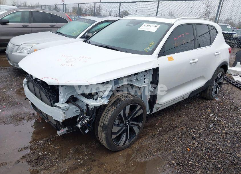 Photo 2 of 2024 Volvo Xc40 B5 PLUS BRIGHT THEME (VIN YV4L12UEXR2202130)