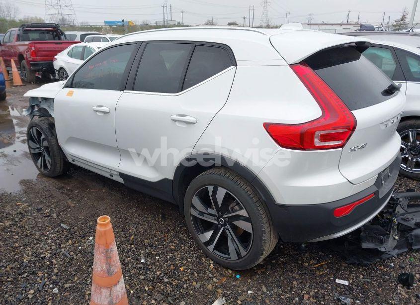 Photo 3 of 2024 Volvo Xc40 B5 PLUS BRIGHT THEME (VIN YV4L12UEXR2202130)