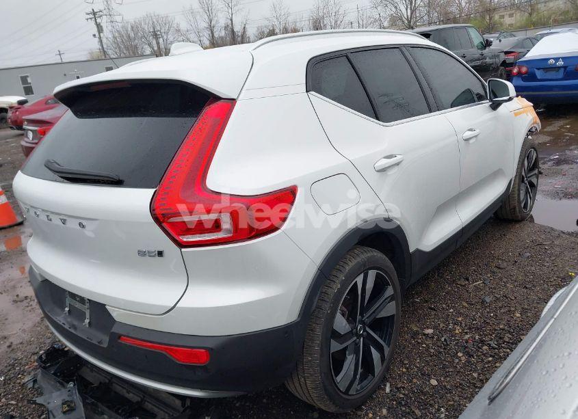 Photo 4 of 2024 Volvo Xc40 B5 PLUS BRIGHT THEME (VIN YV4L12UEXR2202130)