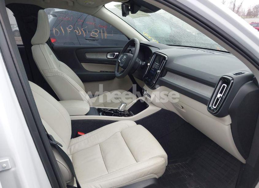 Photo 5 of 2024 Volvo Xc40 B5 PLUS BRIGHT THEME (VIN YV4L12UEXR2202130)