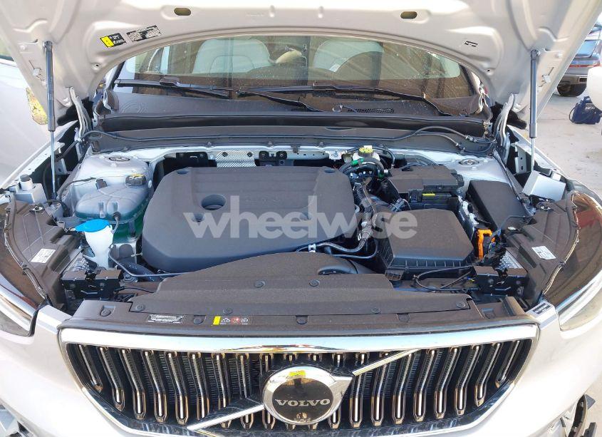 Photo 10 of 2025 Volvo Xc40 B5 ULTRA BRIGHT THEME (VIN YV4L12UF6S2560078)