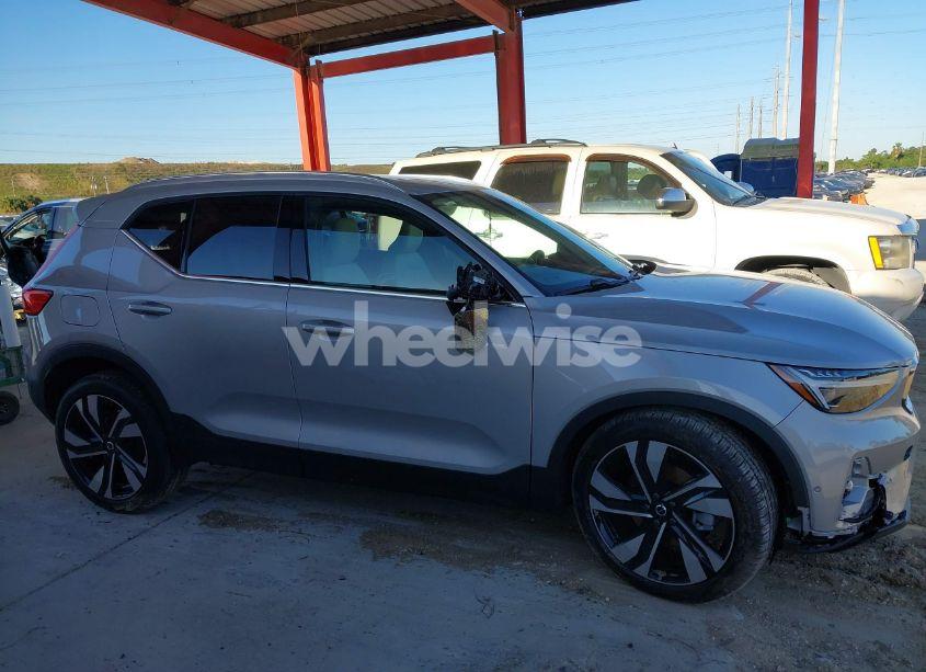 Photo 14 of 2025 Volvo Xc40 B5 ULTRA BRIGHT THEME (VIN YV4L12UF6S2560078)