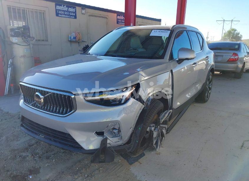 Photo 2 of 2025 Volvo Xc40 B5 ULTRA BRIGHT THEME (VIN YV4L12UF6S2560078)
