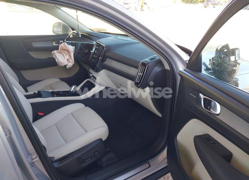 Photo 5 of 2025 Volvo Xc40 B5 ULTRA BRIGHT THEME (VIN YV4L12UF6S2560078)