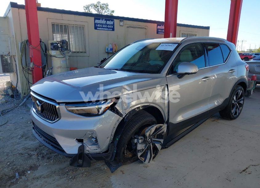 Photo 6 of 2025 Volvo Xc40 B5 ULTRA BRIGHT THEME (VIN YV4L12UF6S2560078)