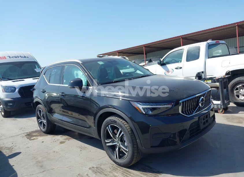 Photo 13 of 2025 Volvo Xc40 B5 CORE BRIGHT THEME (VIN YV4L12UJ1S2557593)