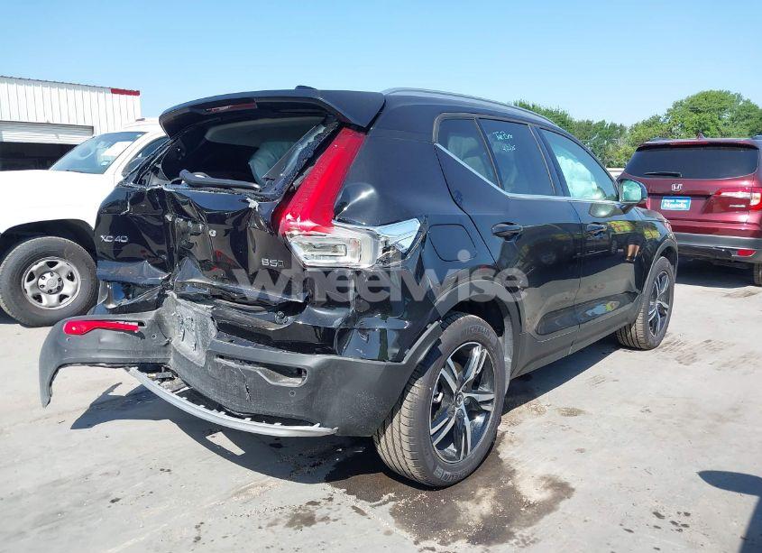 Photo 4 of 2025 Volvo Xc40 B5 CORE BRIGHT THEME (VIN YV4L12UJ1S2557593)