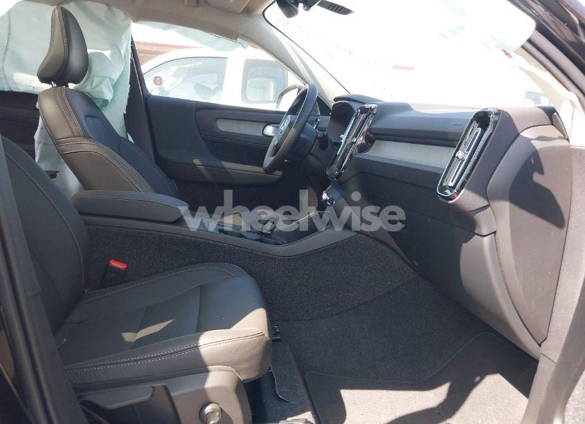 Photo 5 of 2025 Volvo Xc40 B5 CORE BRIGHT THEME (VIN YV4L12UJ1S2557593)