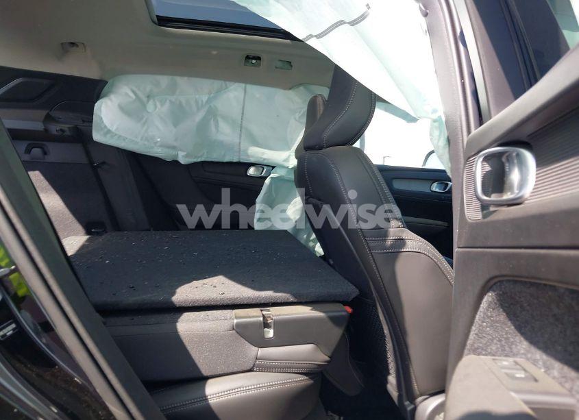 Photo 8 of 2025 Volvo Xc40 B5 CORE BRIGHT THEME (VIN YV4L12UJ1S2557593)