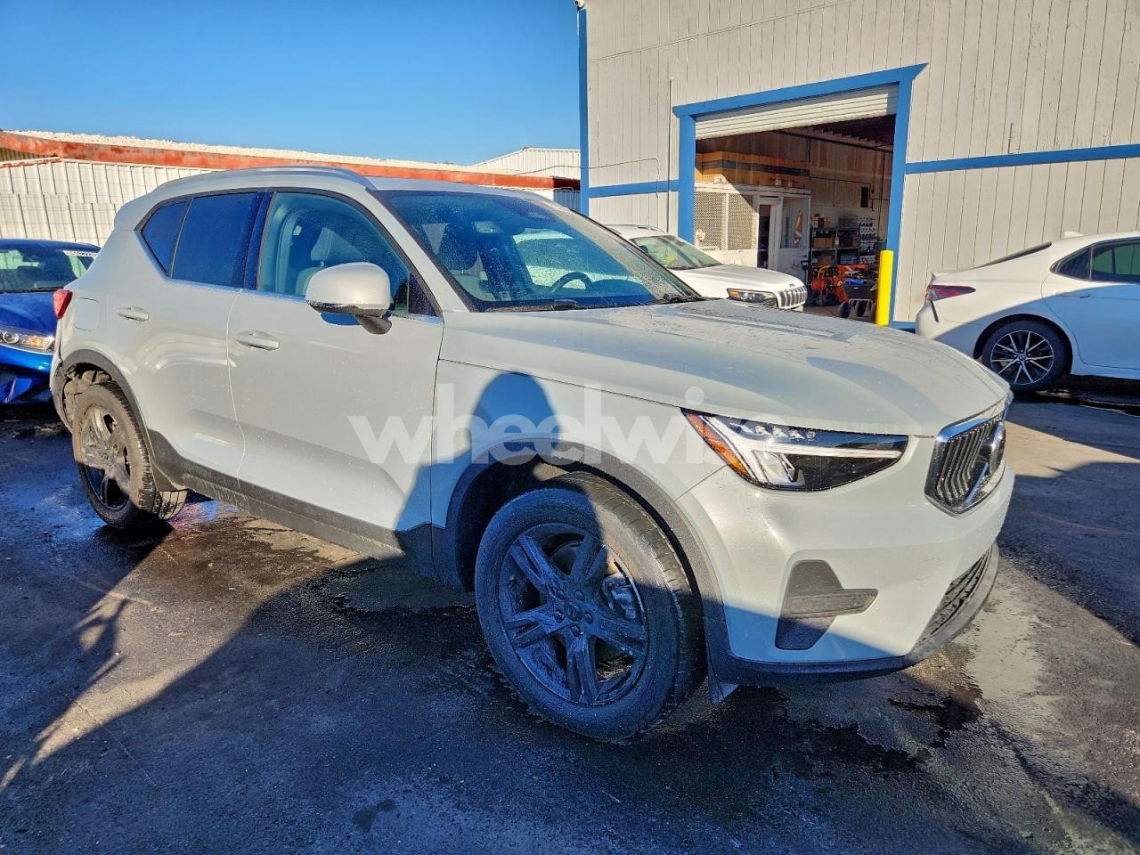 Photo 4 of 2024 VOLVO XC40 CORE (VIN YV4L12UK3R2343868)