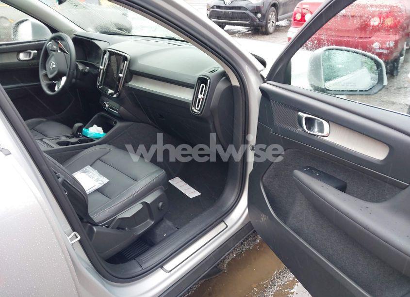 Photo 5 of 2024 Volvo Xc40 B5 CORE BRIGHT THEME (VIN YV4L12UK9R2311071)