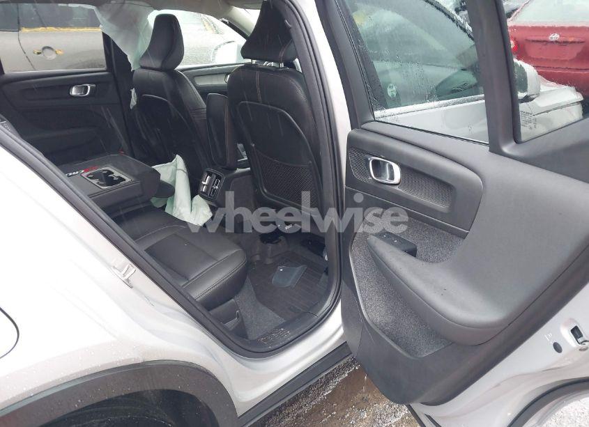 Photo 8 of 2024 Volvo Xc40 B5 CORE BRIGHT THEME (VIN YV4L12UK9R2311071)